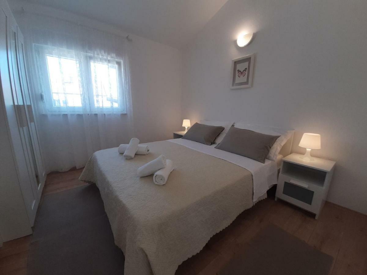 Apartman S Pogledom Ždrelac Exteriör bild