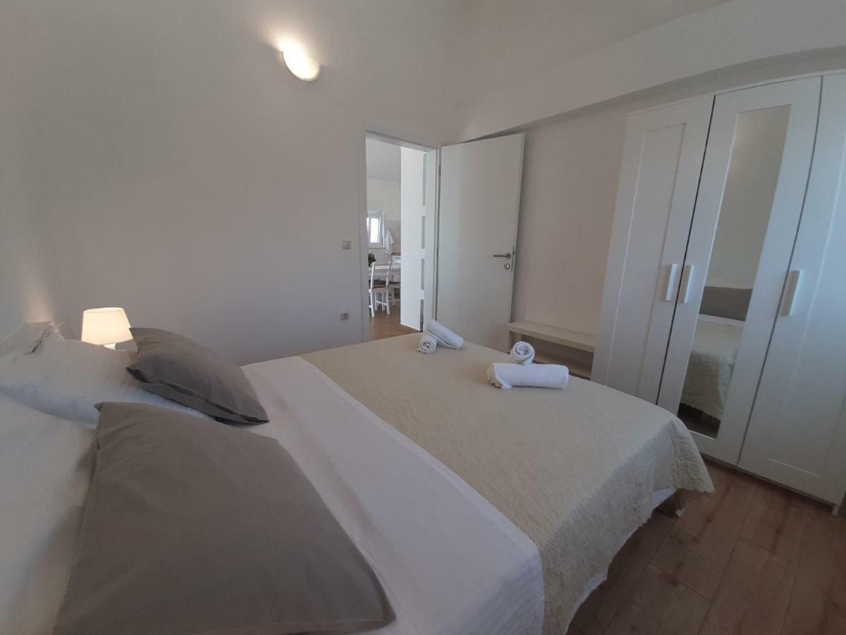 Apartman S Pogledom Ždrelac Exteriör bild